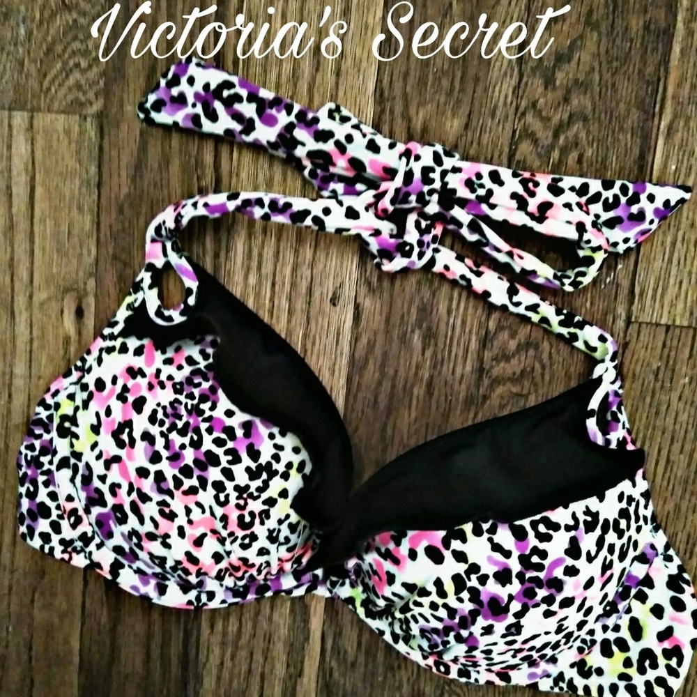 *Victoria's Secret ruffle trimmed bikini top